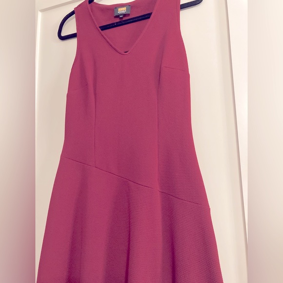 Simple fit and flare dress - Picture 3 of 5
